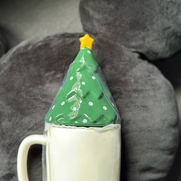 NWT Rae Dunn Merry Xmas Coffee Mug With Christmas Tree Lid Topper - Picture 5 of 5